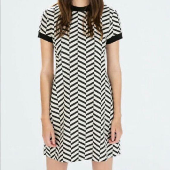 Zara Dresses & Skirts - Zara woman black and white chevron print mini shift dress size small